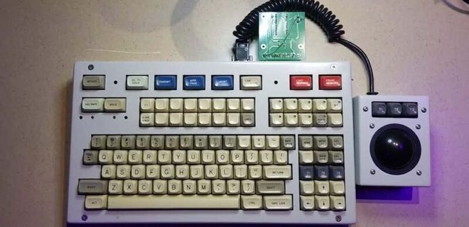 Блогер купил на eBay пульт для запуска ядерных ракет – теперь это просто клавиатура - Фото