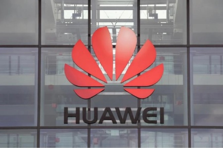 Bloomberg: Huawei ведет переговоры о продаже ключевой части серверного бизнеса из-за санкций США