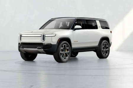 Bloomberg: акции автокомпании Rivian упали до самого низкого с момента первичного размещения уровня