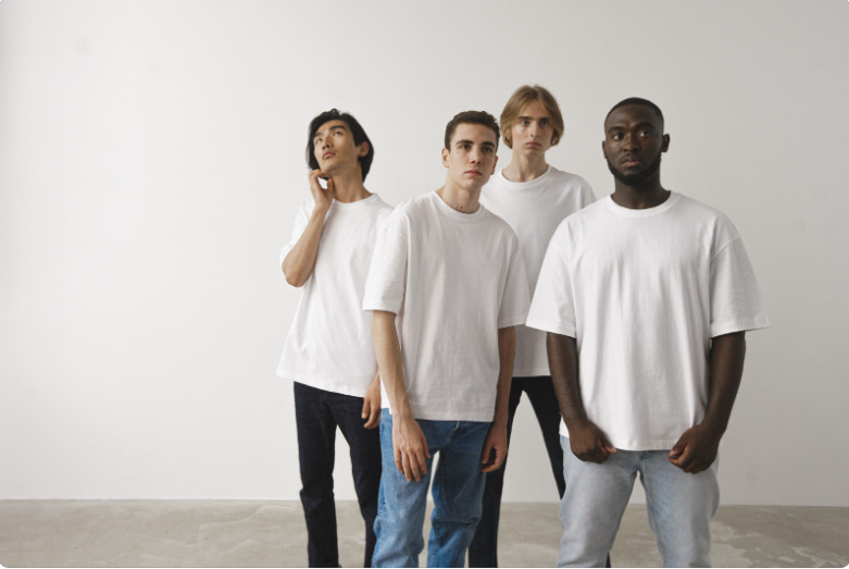 базова футболка в стилі базова футболка в стилі