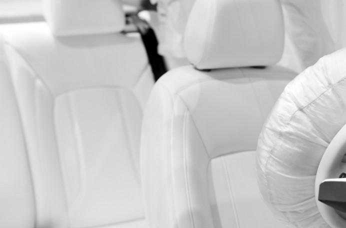 Подушки безопасности: что делать, если они сработали, а деньги на замену нет